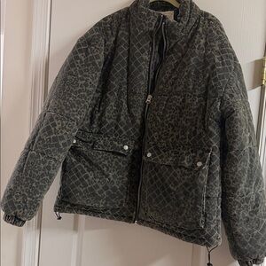 Urban Outfitters Stylish Quilted Jacket with Pattern